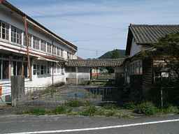 下津具小学校・渡り廊下2、木造校舎・廃校、愛知県