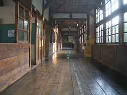 愛知県　木造校舎・二階廊下　神田小学校