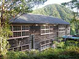 神田小学校・裏側2、木造校舎・廃校、愛知県
