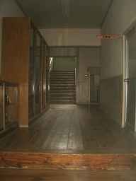 愛知県　木造校舎　粟代小学校・廊下と階段