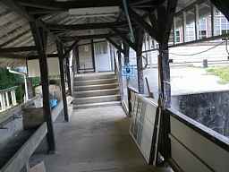 門谷小学校・渡り廊下内側、木造校舎・廃校、愛知県