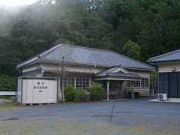 乗本小学校へ、愛知県の木造校舎