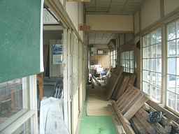 細川小学校・廊下、木造校舎・廃校、愛知県