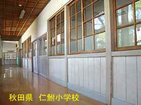 仁鮒小学校・二階廊下、秋田県の木造校舎