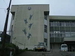 下前小学校・入口建物の模様、青森県の廃校