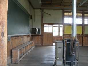 尾別小学校・教室、木造校舎・廃校、青森県