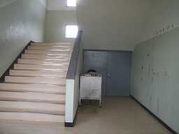 東小学校・階段、青森県の廃校