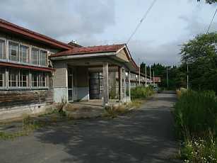 赤石小学校、青森県の木造校舎