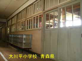 大川平小学校・廊下2、青森県の廃校