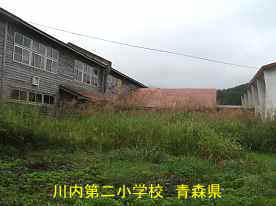 第二川内小学校・裏側2、青森県の廃校・木造校舎