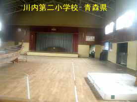 第二川内小学校・体育館内、青森県の廃校・木造校舎