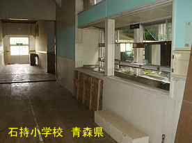 石持小学校・廊下、青森県の廃校・木造校舎