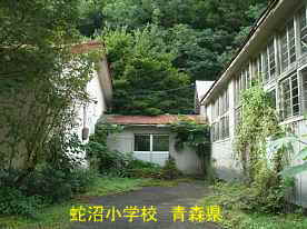蛇沼小学校・渡り廊下、青森県の廃校