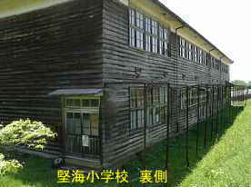 堅海小学校・裏側2、福井県の木造校舎・廃校
