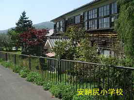 阿納尻小学校・道より、福井県の木造校舎・廃校