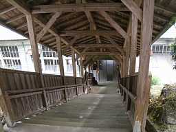 上川底小学校・渡り廊下3、木造校舎・廃校、福岡県