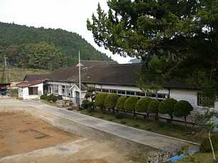伊良原小学校・高台より、木造校舎・廃校、福岡県