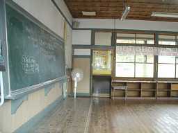 伊良原小学校・教室、木造校舎・廃校、福岡県