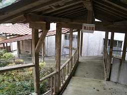 宝珠山小学校・渡り廊下2、木造校舎・廃校、福岡県