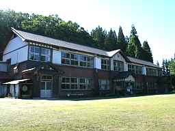 新郷中学校、福島県の木造校舎・廃校