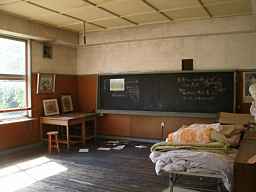 八幡小学校・坂本分校(里山のアトリエ)二階教室、福島県の木造校舎廃校