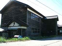岩月中学校・裏側、福島県の木造校舎・廃校