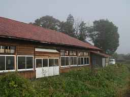 荒海小学校・中荒井分校・裏側、福島県の木造校舎・廃校