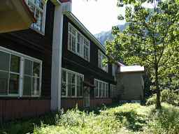 玉梨小学校・裏側2、福島県の木造校舎・廃校