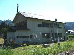 只見小学校蒲生分校・裏側、木造校舎・廃校、福島県