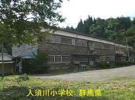 入須川小学校・全景、群馬県の木造校舎