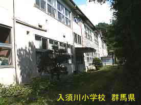 入須川小学校・裏側、群馬県の木造校舎
