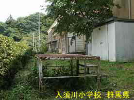 入須川小学校・号令台、群馬県の木造校舎