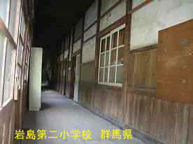 岩島第二小学校・廊下、群馬県の木造校舎
