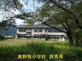 東野牧小学校・全景、群馬県の木造校舎