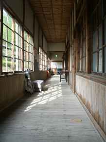 黒川小学校・南校舎・廊下、兵庫県の木造校舎・廃校