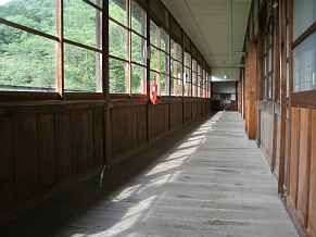 黒川小学校・北校舎廊下、兵庫県の木造校舎・廃校