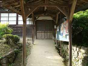 黒川小学校・渡り廊下、木造校舎・廃校、兵庫県