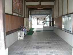 西脇小学校・玄関内部、木造校舎、兵庫県