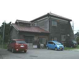 瀬越小学校・左側、木造校舎・廃校、石川県
