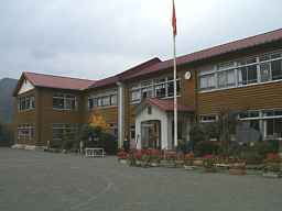青根小学校、神奈川県の木造校舎