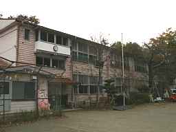牧郷小学校・全景2、木造校舎・廃校、神奈川県