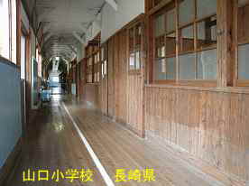 山口小学校・廊下／長崎県の木造校舎