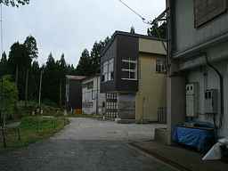 三省小学校、新潟県の廃校
