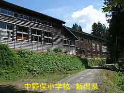 新潟県の廃校・木造校舎「中野俣小学校」