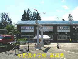 新潟県の廃校・木造校舎「中野俣小学校」
