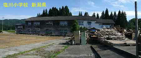 新潟県の廃校・木造校舎「塩川学校」