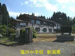 新潟県の廃校・木造校舎「塩川学校」