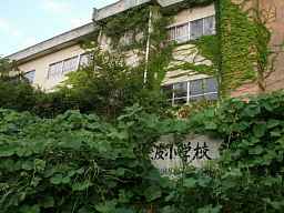 歌外波小学校、新潟県の木造校舎・廃校