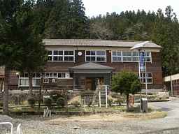 高根小学校、新潟県の廃校・木造校舎
