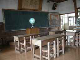 麓小学校・教室、木造校舎・廃校、新潟県